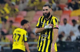 国脚关键进球助球队晋级淘汰赛